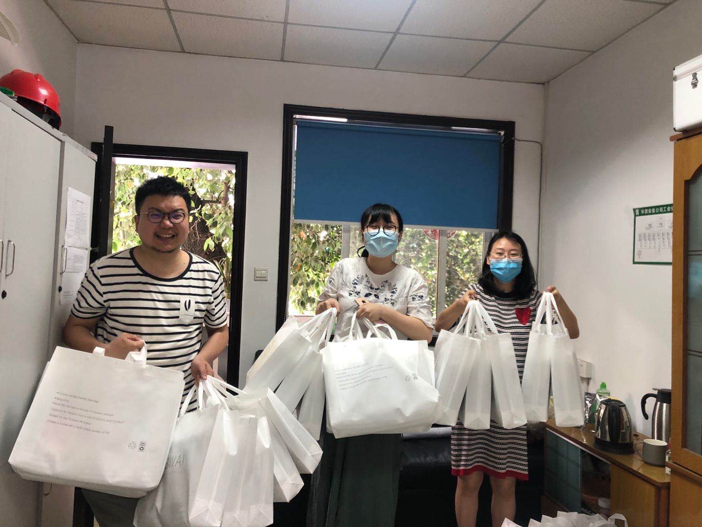 華西安裝公司工會(huì)為職工發(fā)放“五一”暖心慰問(wèn)品